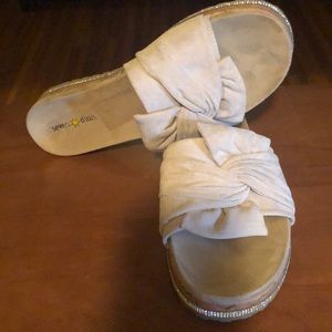 Gently worn jazzy flip flops